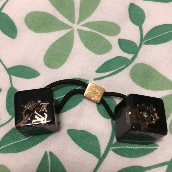 Louis Vuitton Accessories - Louis Vuitton Ivory Inclusion Resin Hair Cubes